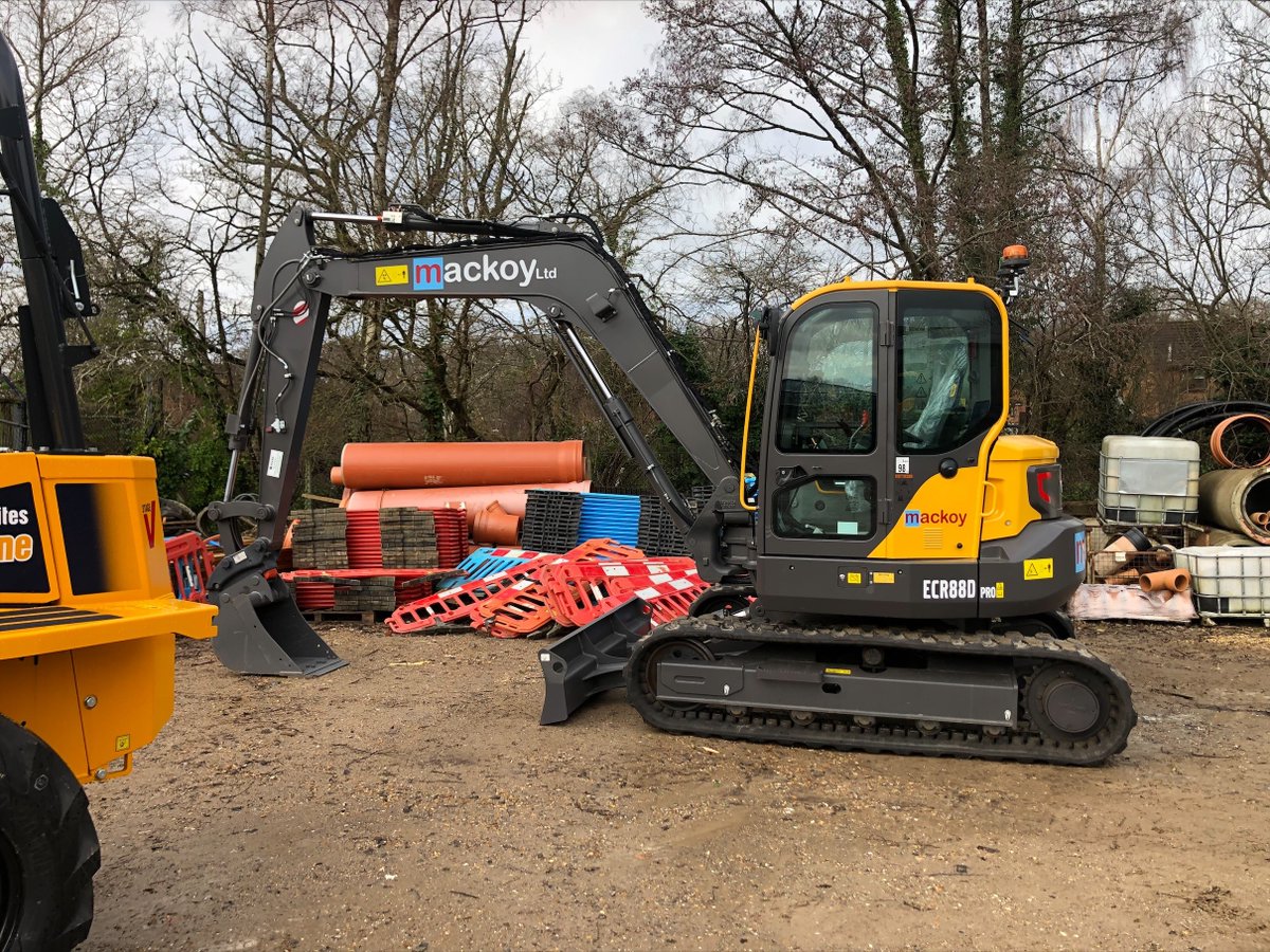 🚧New year and brand new @SMT_GB and <a href="/ThwaitesDumpers/">Site Dumpers</a> machine to Mackoys Ltd 💪🚧

#Construction #Excavator #Volvo #Machinery #Dumper #BUilding #plantsales