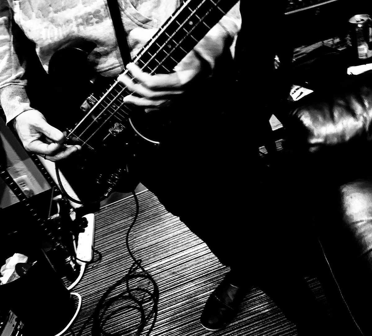 Cruelshe_staff's tweet photo. 次回新曲の参加メンバー発表!CruelSheがお世話になり何度も一緒にliveをしてきた大好きなバンド101Aより、the kさん(Ba)とSallyさん(Dr)が参加!写真は先日のレコーディングから♪アーティスト自身納得がいくまで試行錯誤して楽しんだレコーディング!続報を楽しみにお待ちください!
#CruelShe
#101A https://t.co/vKe38oXuTj