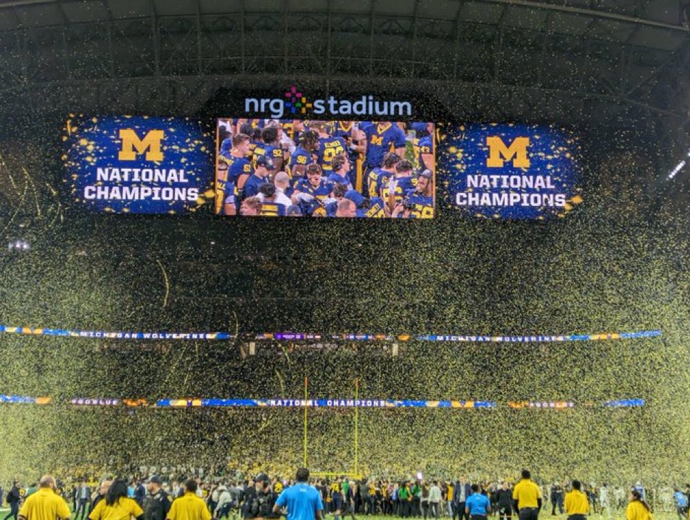 CraziesMichigan's tweet photo. Michigan did it ! #GoBlue https://t.co/peCZcQOX6D