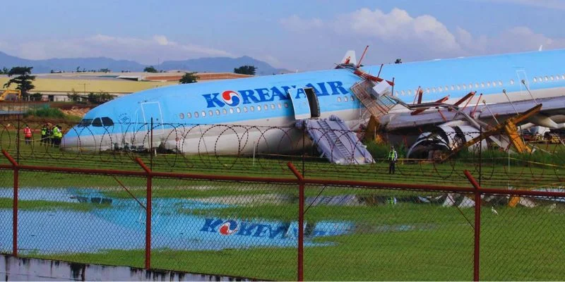 times_medium's tweet photo. The Last Time An Airplane’s Door Broke Off On a US Flight, 9 Passengers Were Sucked Out of The Plane
#Airplane #airplanepictures #airplanespin #airplanecabin  #flight1282 #flightattendant #FLIGHT #flightdelay 
Visit: https://t.co/2RDlL6mhJa https://t.co/uBB1IdxHkM