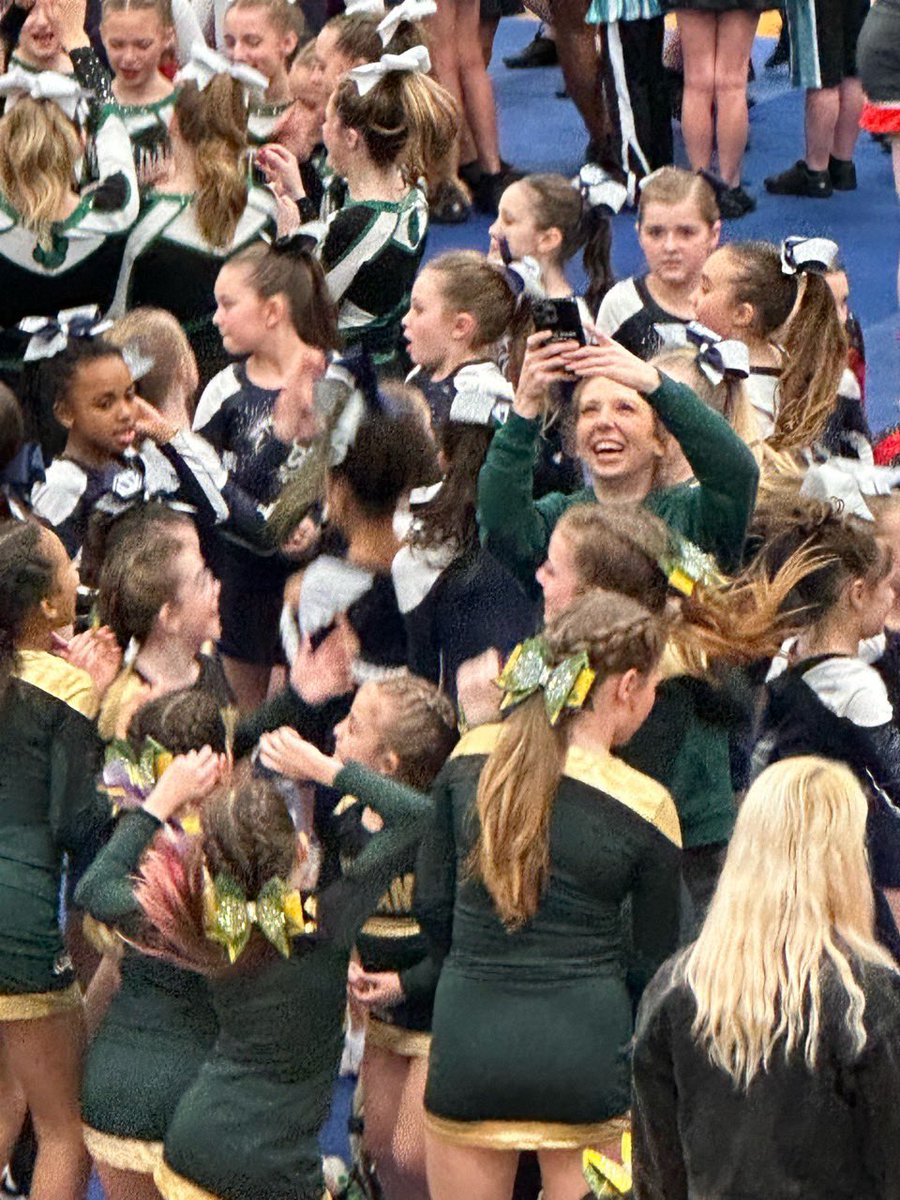 Rileyjgraham12's tweet photo. This weekend 😍💛 https://t.co/akNzbnjwQ1
