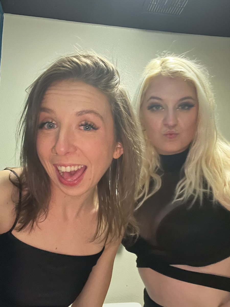 Rileyjgraham12's tweet photo. This weekend 😍💛 https://t.co/akNzbnjwQ1