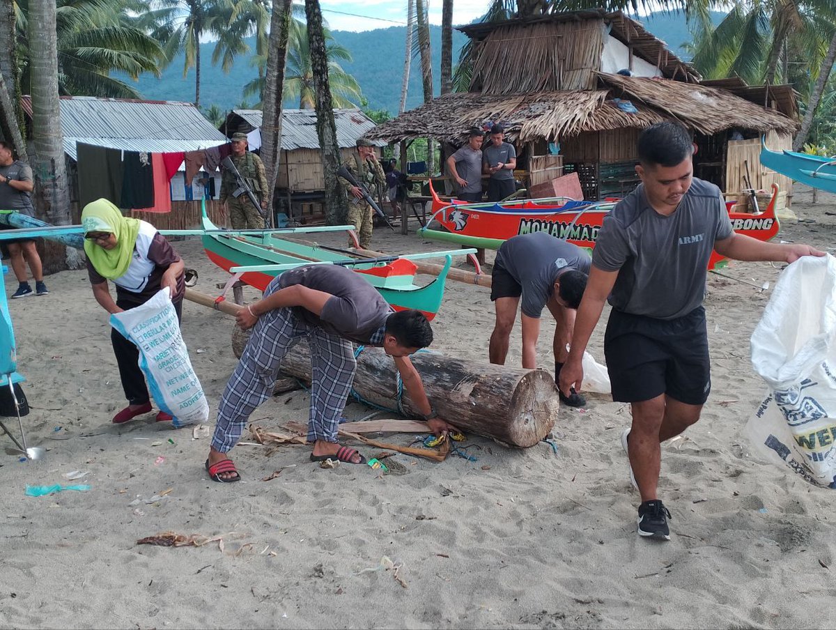 SixCmo's tweet photo. 63RD CMO COMPANY PARTICIPATED IN NATIONWIDE CLEAN-UP DRIVE BRGY MALISBONG, PALIMBANG, SULTAN KUDARAT https://t.co/Kb576KTbz5