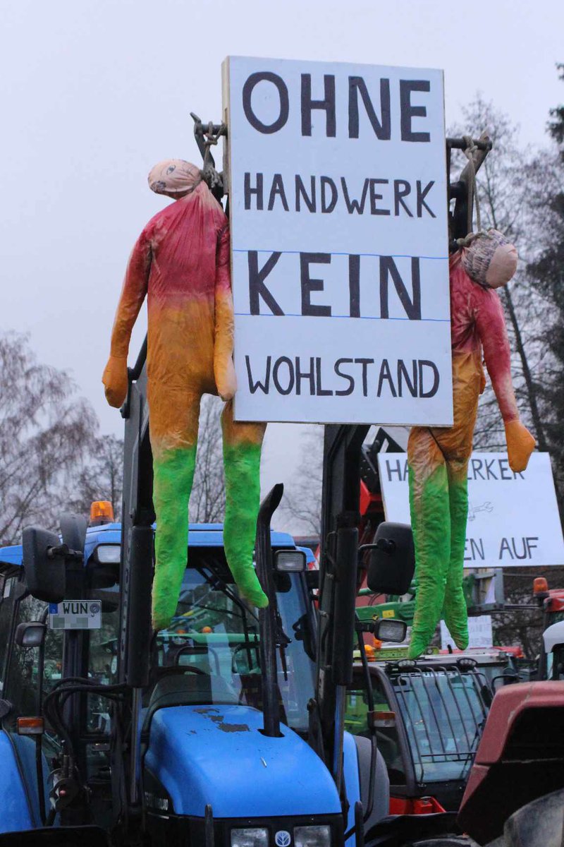 40PercentGerman's tweet photo. As an immigrant to Germany, I’m just wondering: is this the Leitkultur we keep being told we need? https://t.co/1aQSUEeVjG