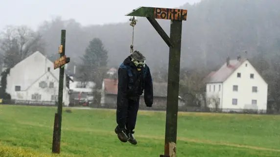 40PercentGerman's tweet photo. As an immigrant to Germany, I’m just wondering: is this the Leitkultur we keep being told we need? https://t.co/1aQSUEeVjG