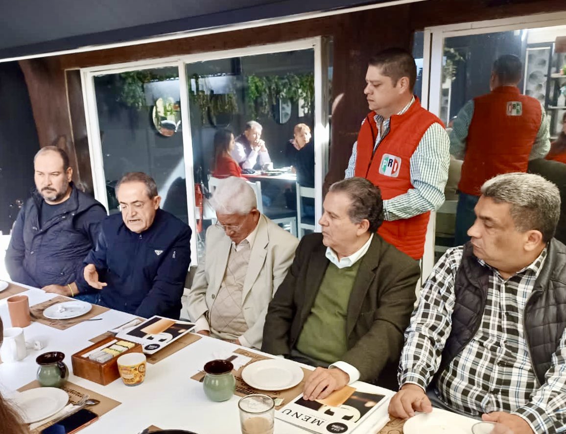 PRIIRAPUATO's tweet photo. El trabajo en unidad es nuestra fortaleza; El compromiso es con los Irapuatenses!
#IrapuatoVaPRImero https://t.co/BlJp83IwCM