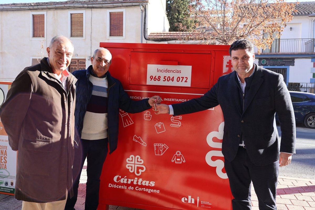 grupoamiab's tweet photo. #Amiab Murcia entrega cuatro contenedores de recogida de ropa a la empresa de inserción de Cáritas Moda Re. En total serán 55
https://t.co/BhKnZHq6At https://t.co/1JMe6TAg6D