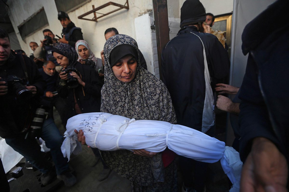 ElSaltoDiario's tweet photo. 💻Dos empresas israelíes que apoyan la masacre de Gaza controlan los contenidos recomendados en medios españoles.

🇮🇱Los dos mayores proveedores de publicidad nativa y contenido patrocinado —Taboola y Outbrain— son israelíes y sus CEO se han posicionado públicamente a favor de la campaña de exterminio en Palestina.

🔎Consulta la lista de medios que utilizan estos servicios en este reportaje de @MartinCuneo78 👇🏼
https://t.co/cqFUmwtzyx

📷Mohammed Zaanoun/ @activestills
