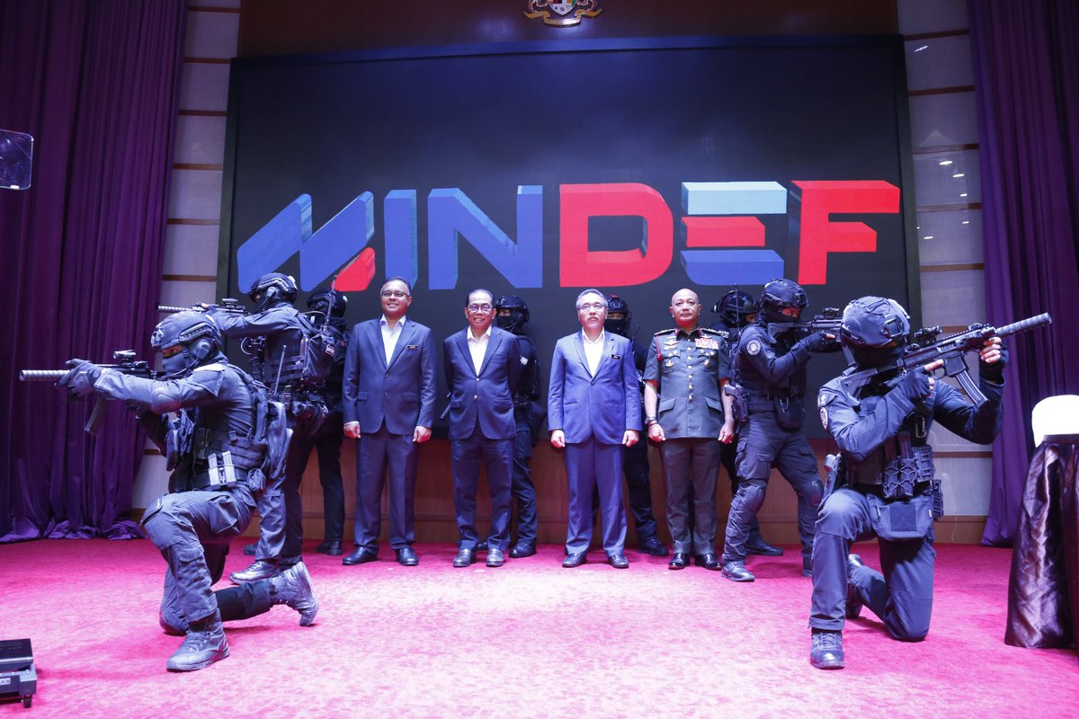 tldm_rasmi's tweet image. Panglima Tentera Laut dan warga #NavyPeople Markas Tentera Laut hadir ke Perutusan Tahun Baharu Menteri Pertahanan hari ini.
Berita penuh: tinyurl.com/yv4zmx44
#MINDEFUpdate