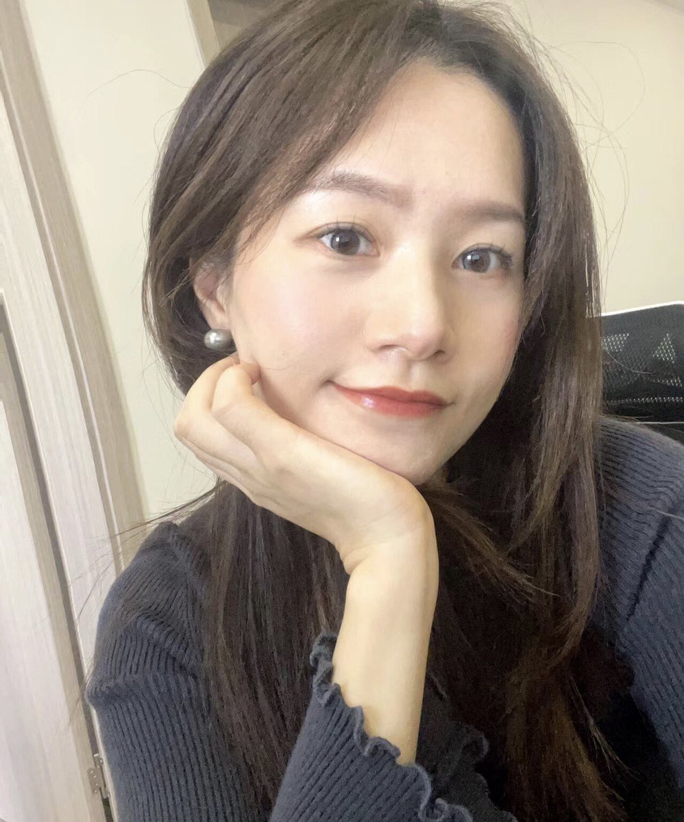 NN772177's tweet photo. 真正的生活，或许就是，忙碌而有意义，闲暇而有乐趣。在这平庸的小世界里寻彼此心里的一个慰藉，弥补心中的空虚，接受彼此的寂寞。
 性本来就是肆无忌惮，开放的，我希望你对我是放开的🌝🌝 #已婚和未婚的区别 #未婚未育 #单身快乐 https://t.co/qnKdCY3D8F