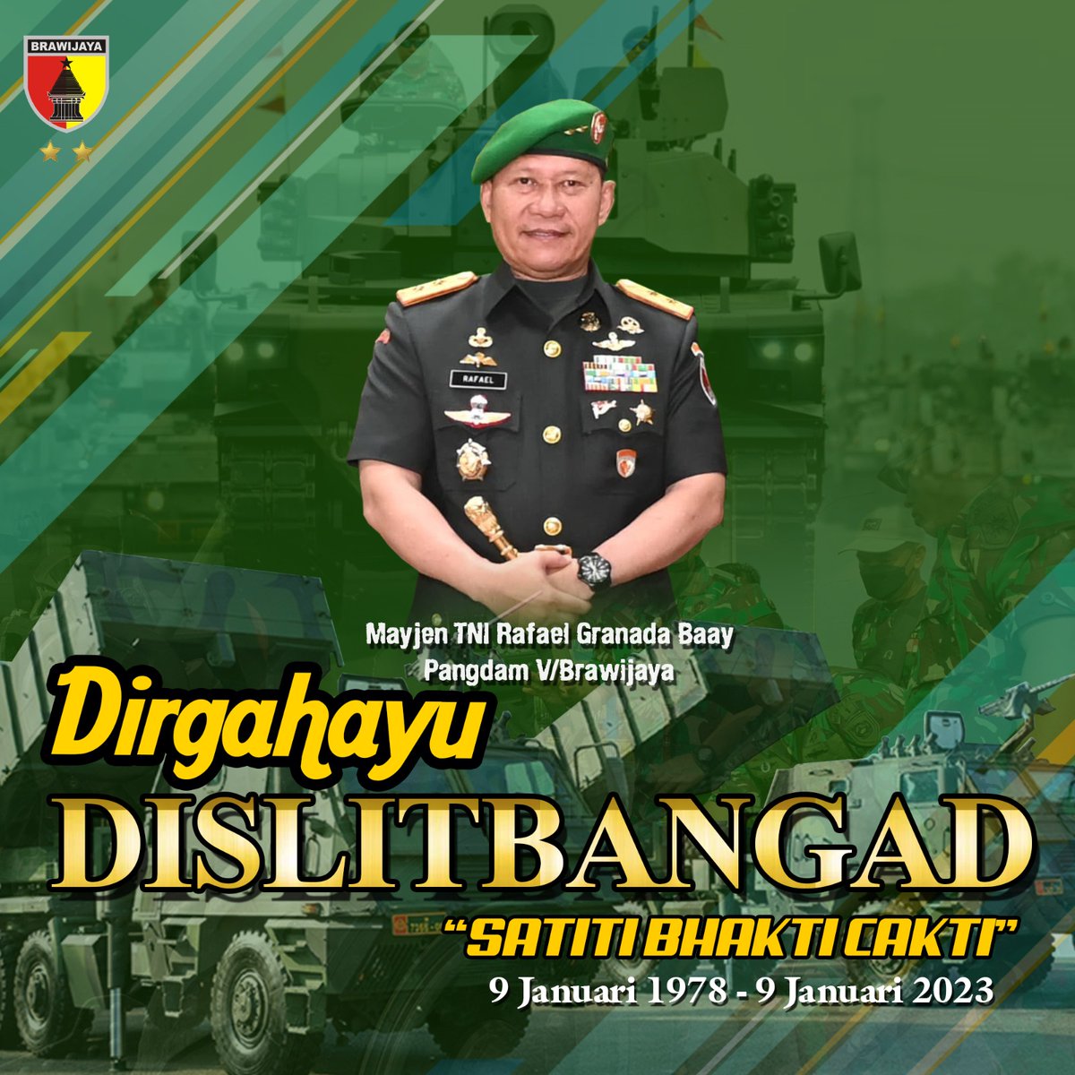 Politsiya formasidagi ayollar porno suratlar Qizning sikilgan surati