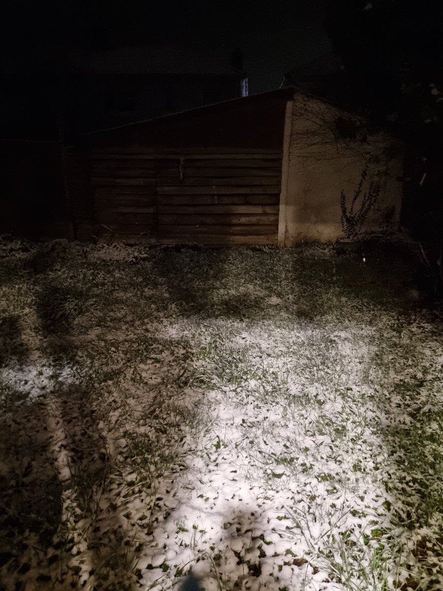 JoMusician's tweet photo. @AndreaLeSaint2 Gotta love Jersey...🤣 3 flakes and everyone is excited. Think we had 2 flakes in the garden. The other pic is a normal snowfall for me growing up (we had worse). School run is gonna be fun though...🤣 #jerseysnow https://t.co/dqKeKd5QaZ