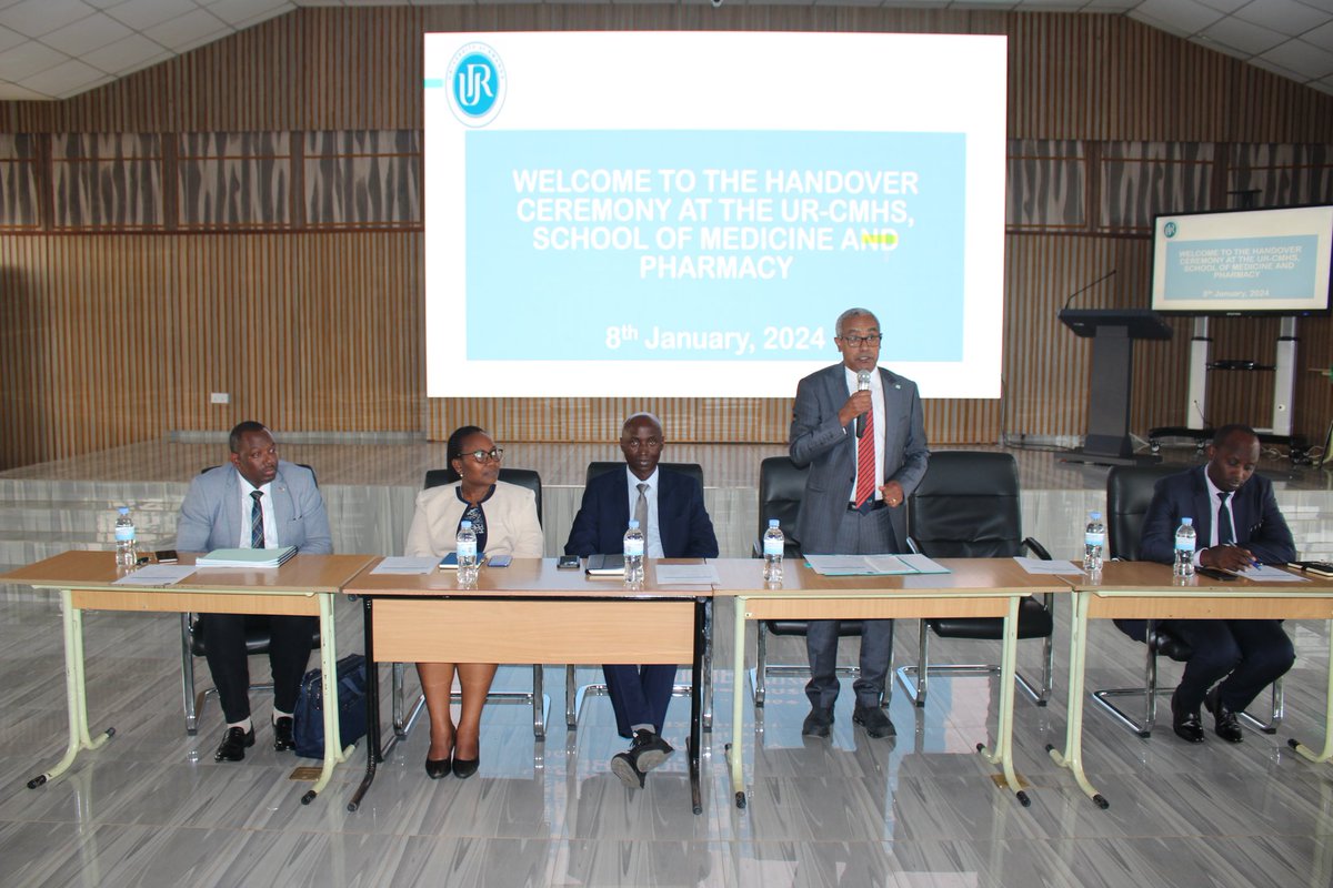 A handover ceremony was held between the outgoing Dean, School of Medicine and Pharmacy, Assoc. Prof.Jean Claude Byiringiro and the In-coming Dean, Assoc. Professor Florent RUTAGARAMA, (MD., Lt.Col.). The event was witnessed by the Principal Prof. Abraham @Uni_Rwanda @mdkayihura