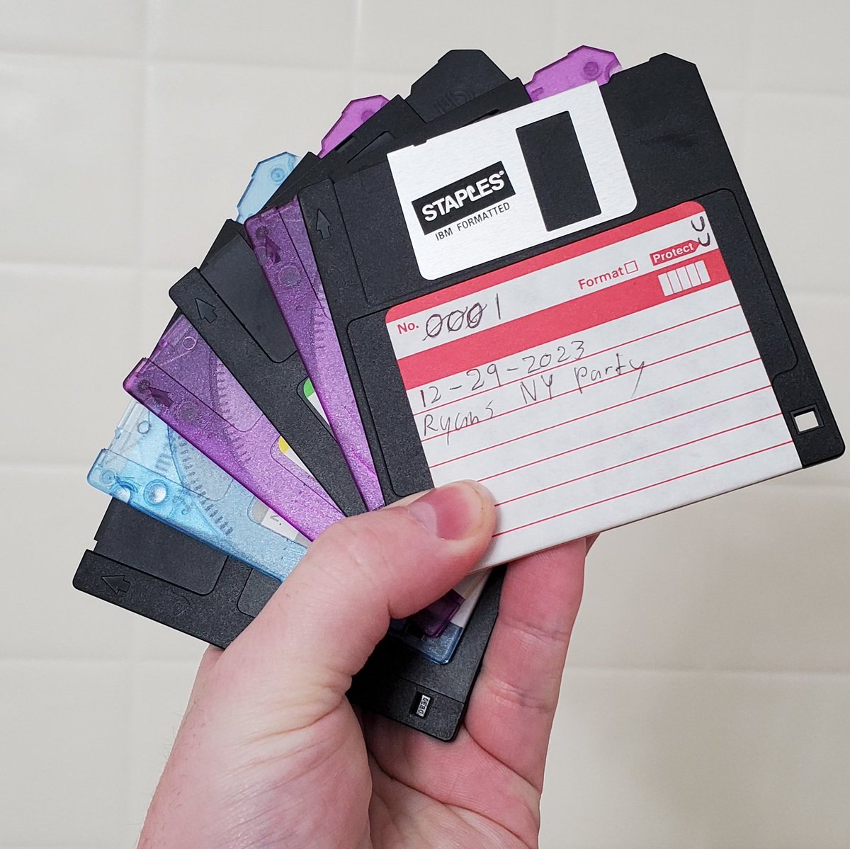 Strictixratlure's tweet image. This is a Sony Mavica, it's a digital camera that uses the save icon. I am currently doing a year long project where I shoot photos each week and upload them to my website. (designsbyshane.net) come follow along it'll be fun. #photography #digicam #photoproject