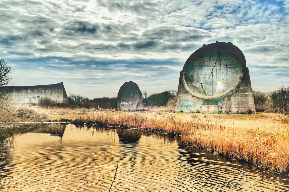 friedalive's tweet photo. Good morning 
#soundmirrors #greatstone 🇬🇧 https://t.co/sC05QTqHr7