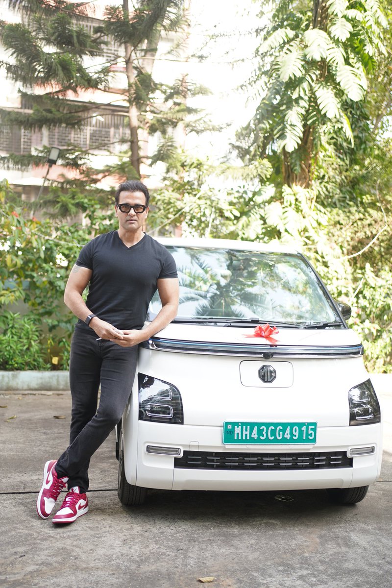IndiaCarNews's tweet image. Ace Actor @rohitroy500 becomes the proud owner of a @MGMotorIn #CometEV #RohitRoy