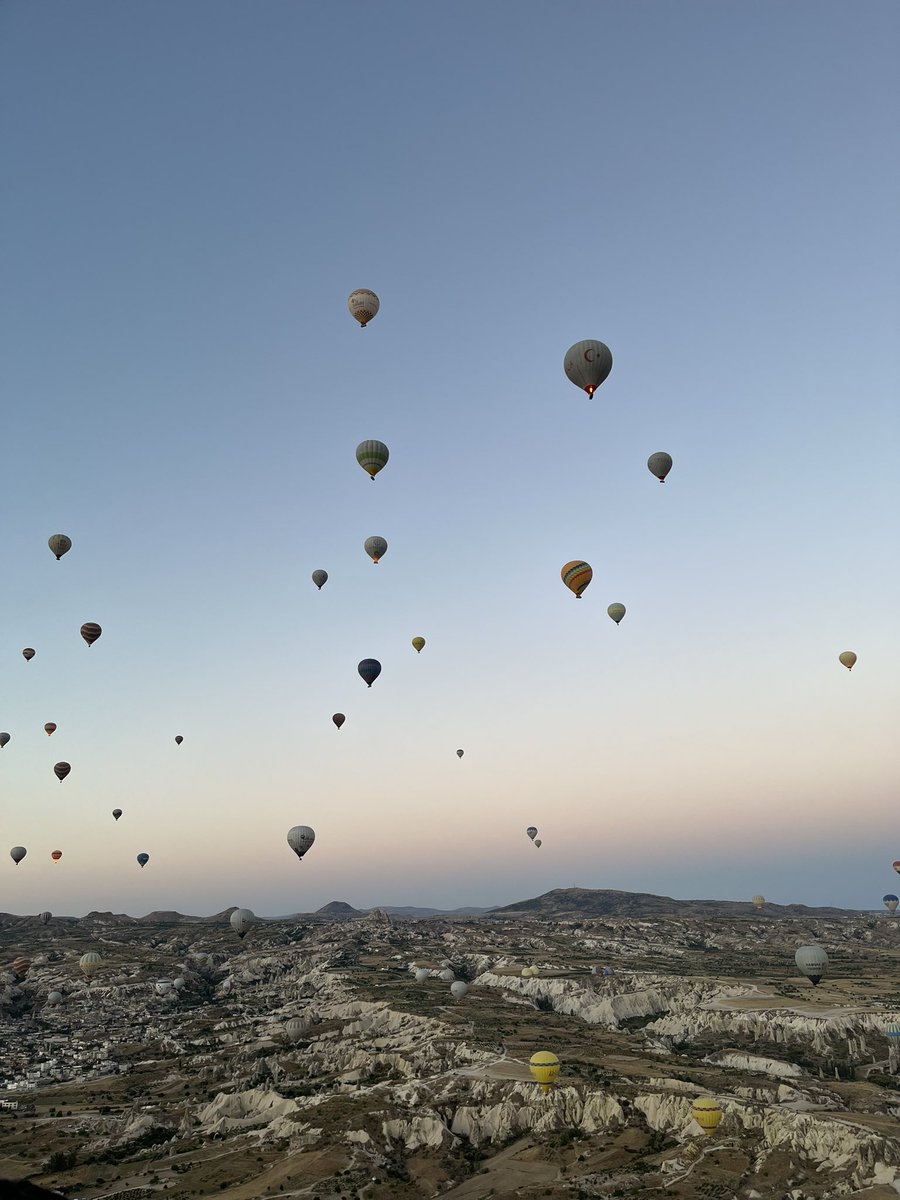 amirrul08's tweet photo. What i want in 2024 is depicted in this photo.

1. Fly high
2. Rise up early morning
3. Serenity
4. Seeing lot of my friends up and high https://t.co/FREXbmrRJm
