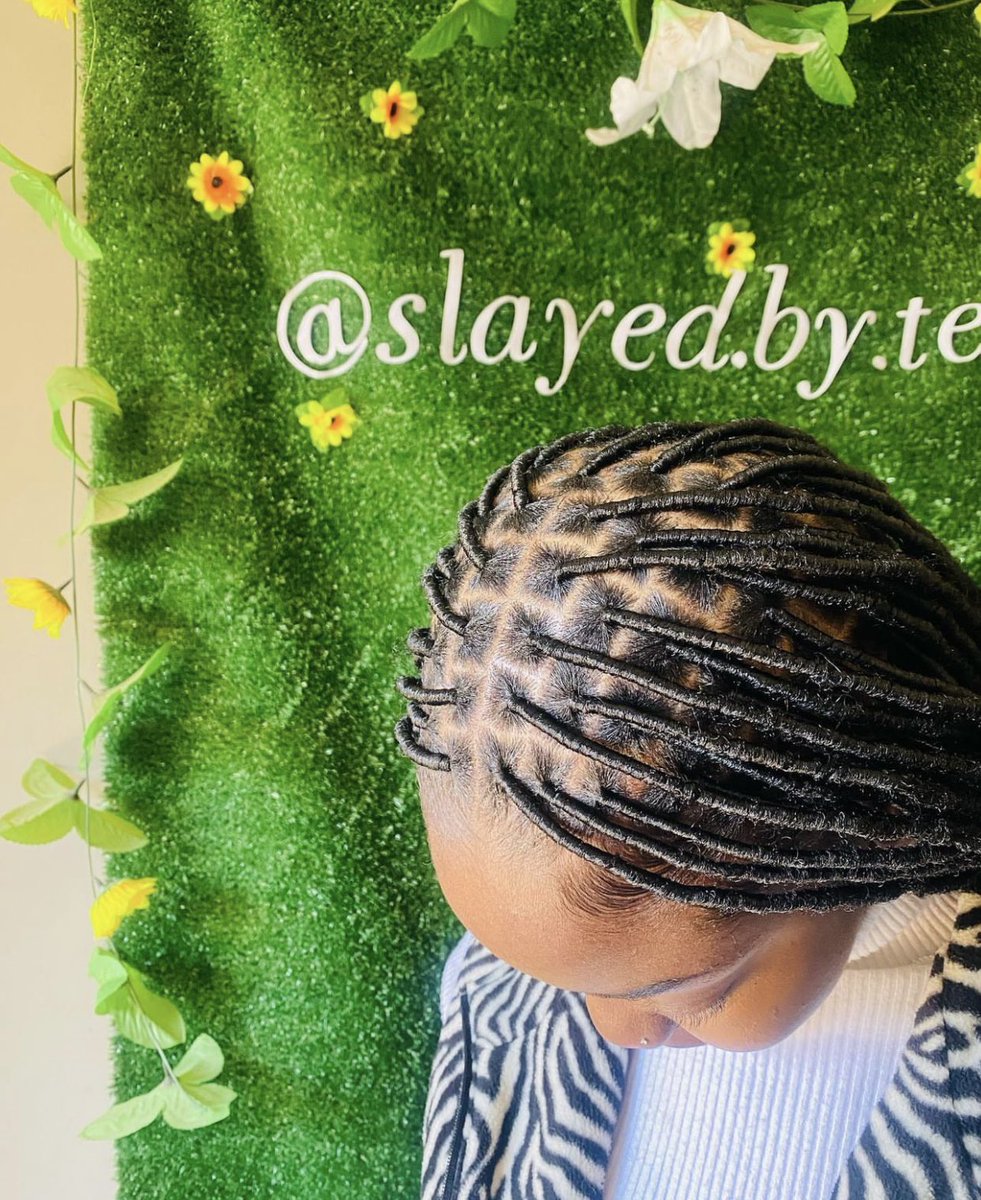 Hi yalll😍
Get you a neat,cute protective Jozi dreads hairstyle on a budget this JANUWORRY💃. Can last you 2 months with proper maintenance and you get max hair growth and volume 🔥
6 slots only avail 13-15 Jan 
N$320 medium 
N$380 long .Hair +labour incl
0814806878
Whk 
Pls RT🥹