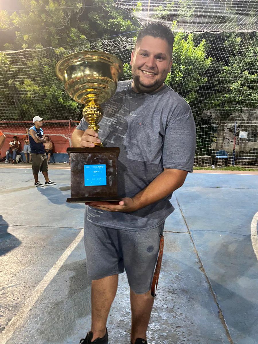 facu_cardosso's tweet photo. Así fue 🧡🍊🧡 sociedad de fomento Vista Alegere campeón de Futsal copa de oro 2023! https://t.co/oKNuEx2A2e