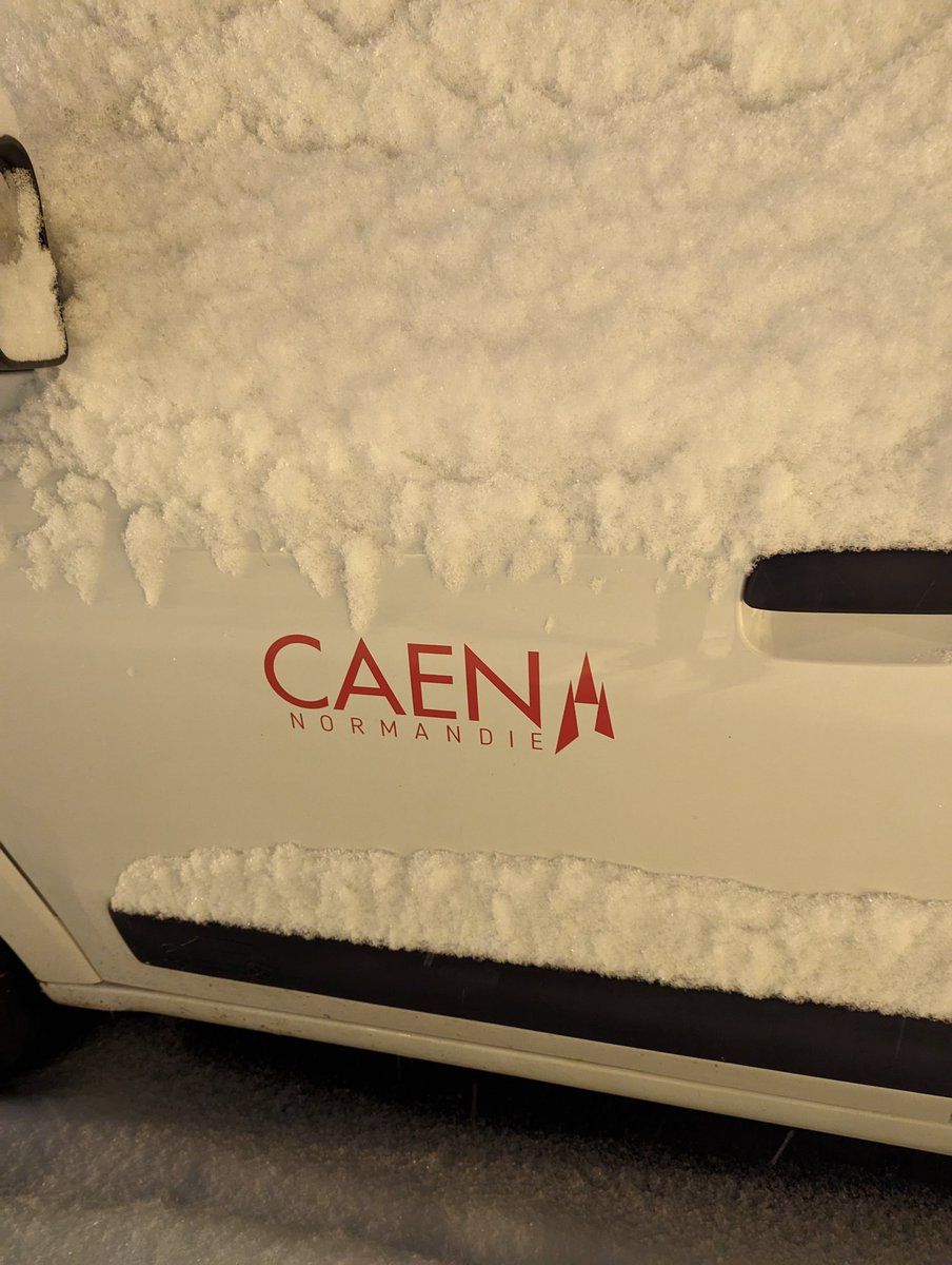 RaphaelEvent's tweet image. Enfin te voilà ❄️❄️❄️ 
#caen #neige