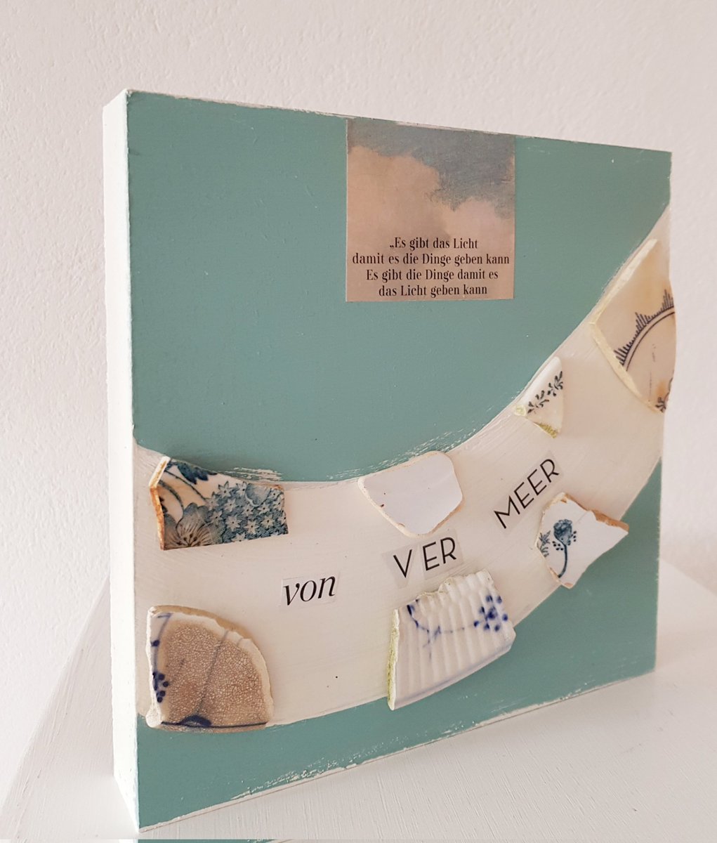 TeenaLeitow's tweet photo. Guten Morgen Ihr bunten Vögel, 

hier kommt 
Poesie 
aus #Cleanupthebeach
#ScherbenbringenGlück 
Fundstücken 
~ mit Zitat 
aus 
"Vermeer" 
von Steinherr 
💫🌊🧡☮🎨🖼

#art
#mixedmedia 
#assemblage
#availableart https://t.co/LJ0wNhJIP1
