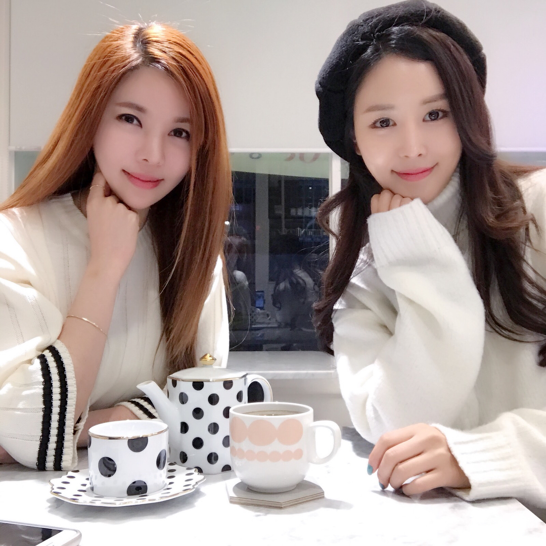 🔆나의 투자공부 루틴🔆
1) 기상 후 나스닥 주가 확인하고 애프터장 매매
2) 출근 후 뉴스속보/X에서 해외소식 확인
3) 국장 동향 살펴서 단타 치거나 관망
4) 점심때 종이신문/팟캐
5) HTS로 보유종목 차트 뜯어보기