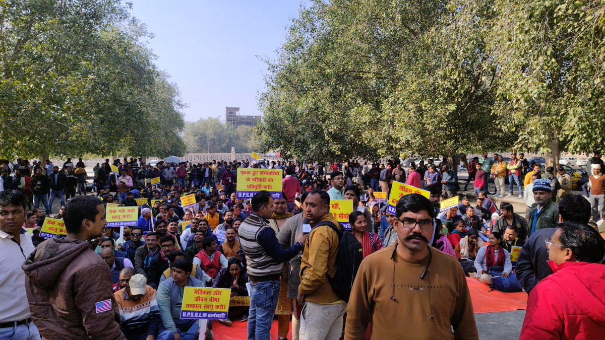 anujpandeyrnc's tweet photo. #UPSRLM_HRPOLICY_LAGU_KARO 
#UPSRLM_बचाओ_आजीविका_बढ़ाओ #UPSRLM_कर्मियो_का_शोषण_बंद_करो https://t.co/RJTlvnO90k