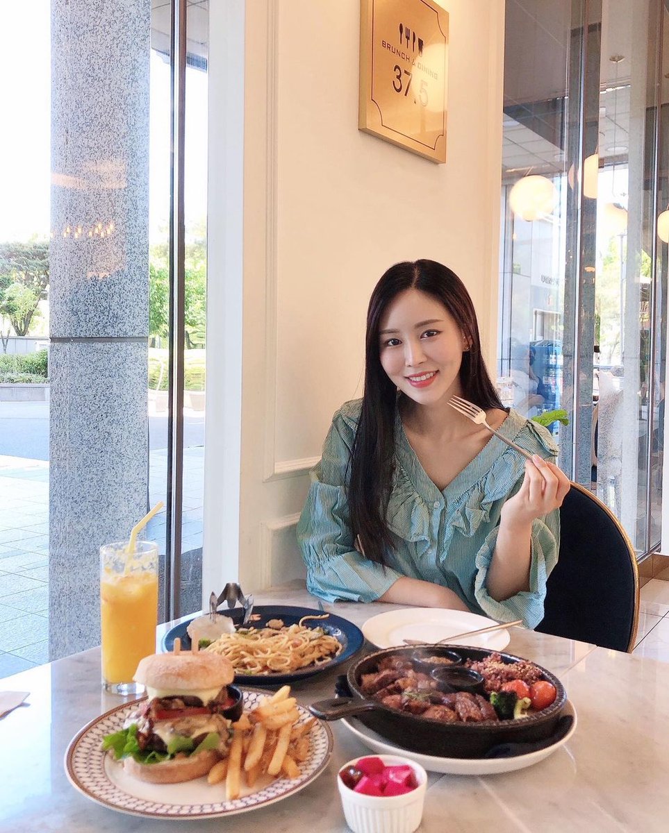 옷 입엇을때 이쁜 핏 몸무게래 조이자