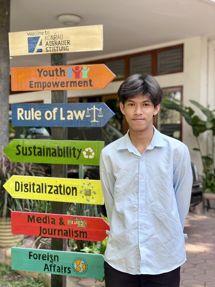 Welcome to KAS Cambodia!  
 
We are pleased to welcome onboard our two new interns, Ms. Maklika and Mr. Piseth. Majoring in International Relations, they both share a lot of interests, including foreign affairs, interntaional relations, public policies and social issues.