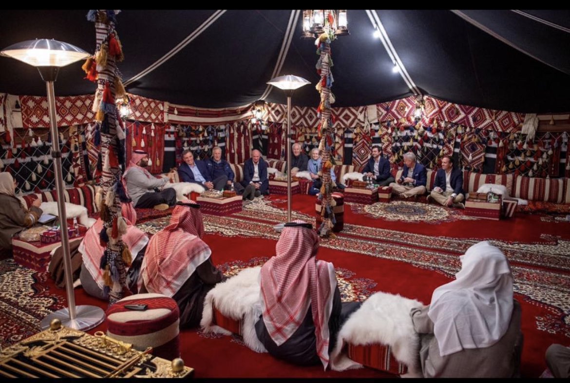 شامخ ومتواضع وحاكم ورجال 
هيبه ومجدٍ كلنا نفتخر ،،فيه
#محمد_بن_سلمان_الاكثر_تأثيرا