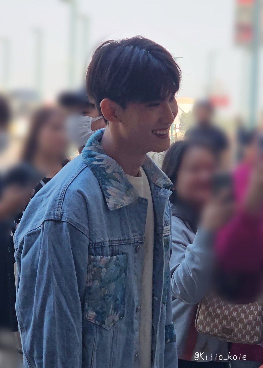 daisyforja's tweet photo. when First suddenly came and Ja saw him. this is the moment their eyes met each other.
i have no words
this pic can say everything about their relationship 🥹💖
#JaFirst ; #จาเฟริสท์ https://t.co/aY35DZuo7m