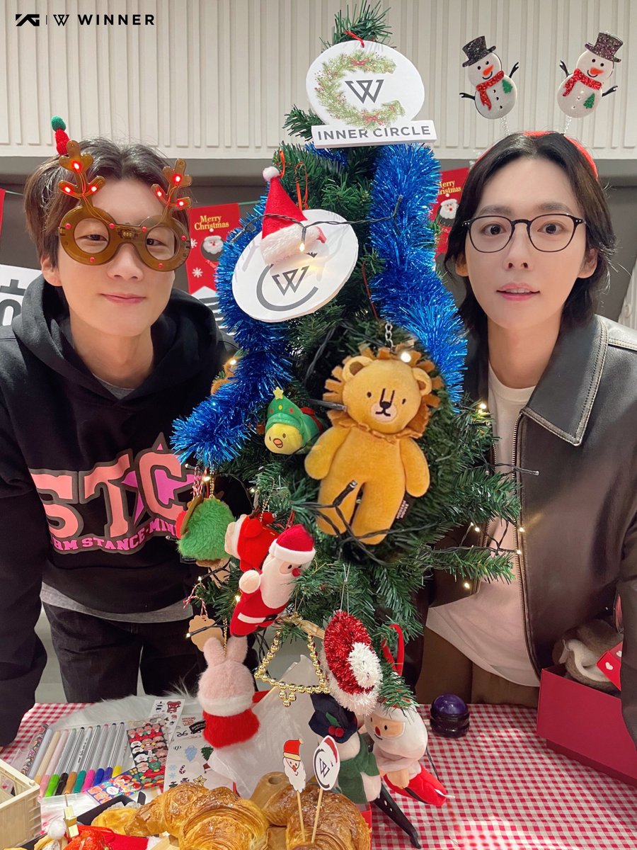 S2aurora_4's tweet photo. 공익제보📢
위너 형라 클쓰마스트리에 있던 훈사자 정체 알아냈습니다ㅋㅋ 길가다 앞에분 가방에 어디서 많이 본 사자키링이 달려 있어서 영기내서 여쭤봤더니 🏡모던하우스에서 사셨다고 알려주심💙
근데 나만 이제 알았을수도🤣
🛍️보들보들 라이언 애착인형_키링 PY0823021
#위너 #WINNERDOLL https://t.co/jJ1zq2w7Tl