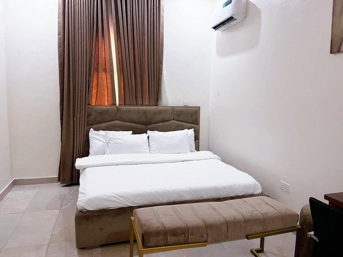 MShortlets's tweet photo. Indulge yourself in comfort and enjoy a relaxing staycation in our luxurious 2-bedroom apartment.

Location: Oniru, V/I
Rate: N75,000 a night 

Send a Dm to book a stay https://t.co/GjiEeVwyxf