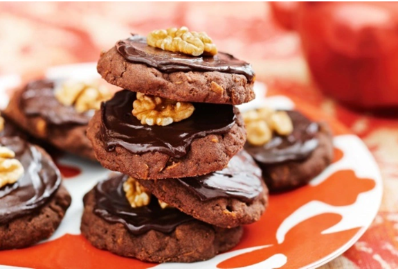 ArmyChic1128's tweet photo. Afghan biscuits, New Zealand: This crunchy, fragrant chocolate-covered biscuit will be even more wonderful when sipped with a cup of tea. https://t.co/ueFMIbolx9