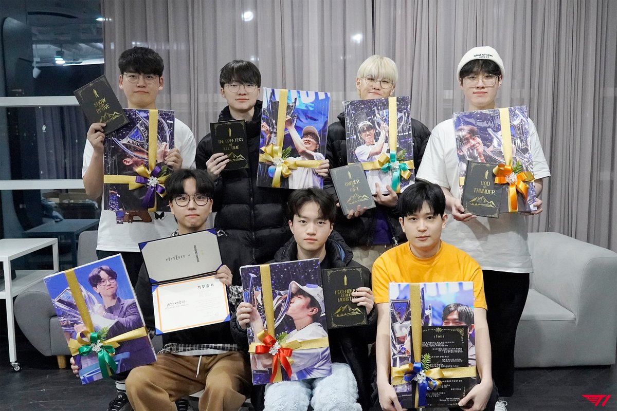 T1 LoL tweet media