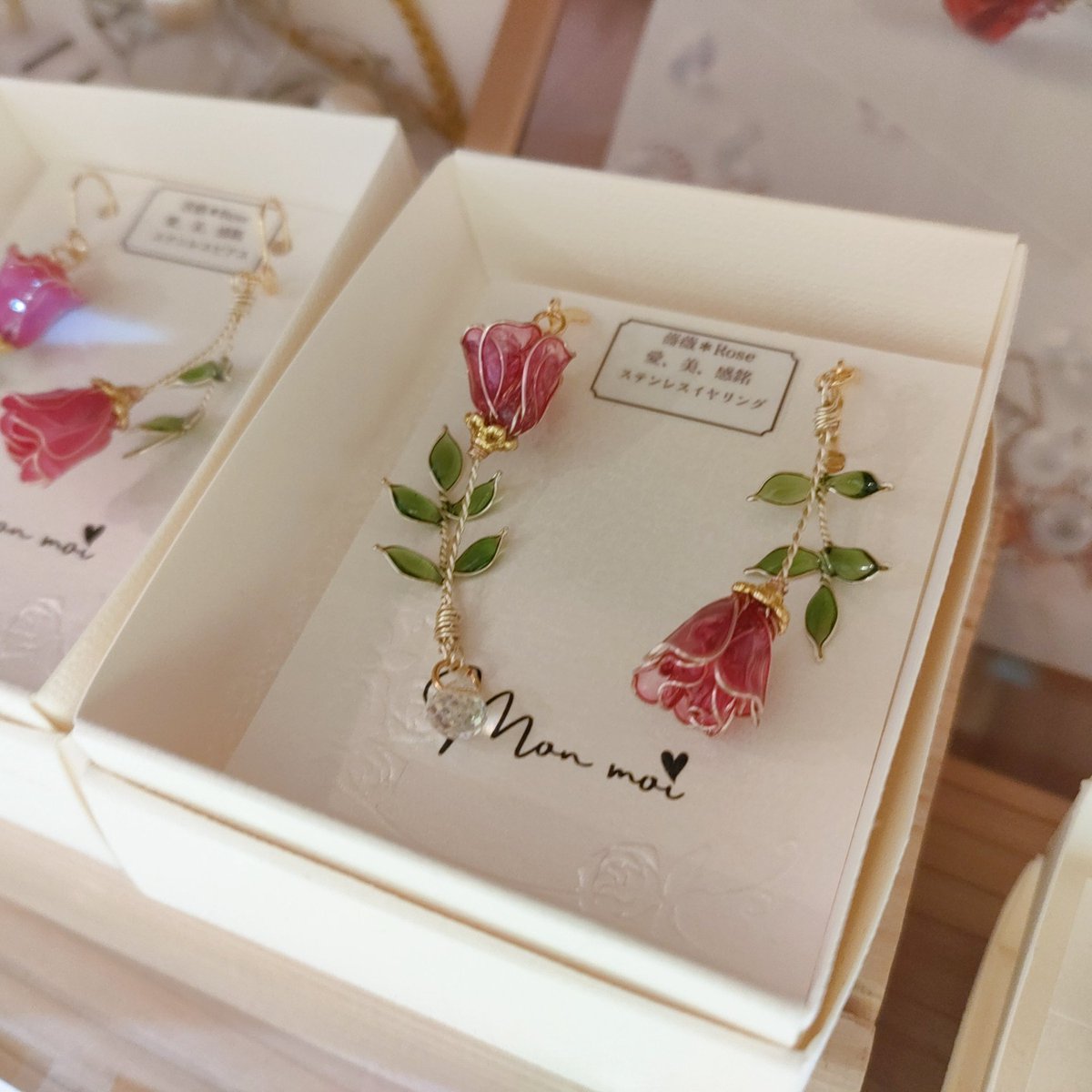 HMG_WP's tweet photo. 🌹#ハンドメイドガーデンズ 🌹
#サンシャイン池袋 #アルパ 1F
 
#monmoi
池袋店限定の🆕アイテム入荷💙
ステンレス素材なのでお肌にも優しいです✨

#ハンドメイド #hmg_cm #handmade #souvenir
#ikebukuro #sunshine #ディップアート #ハンドメイドアクセサリー https://t.co/YXvlFxNYar
