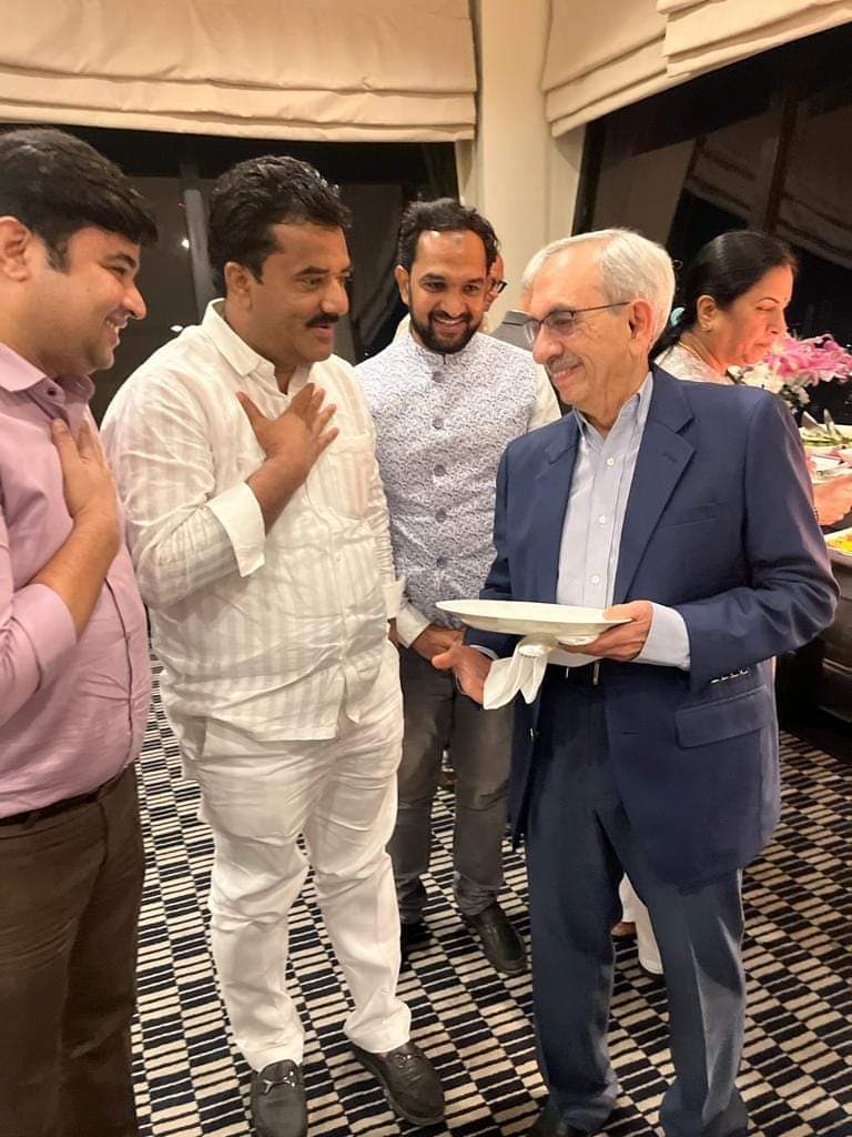 IdrisMultani55's tweet photo. प्रसिद्ध उद्योगपती नदिर गोदरेज यांची हॉटेल Trident मध्ये भेट https://t.co/OJQLy1unz1