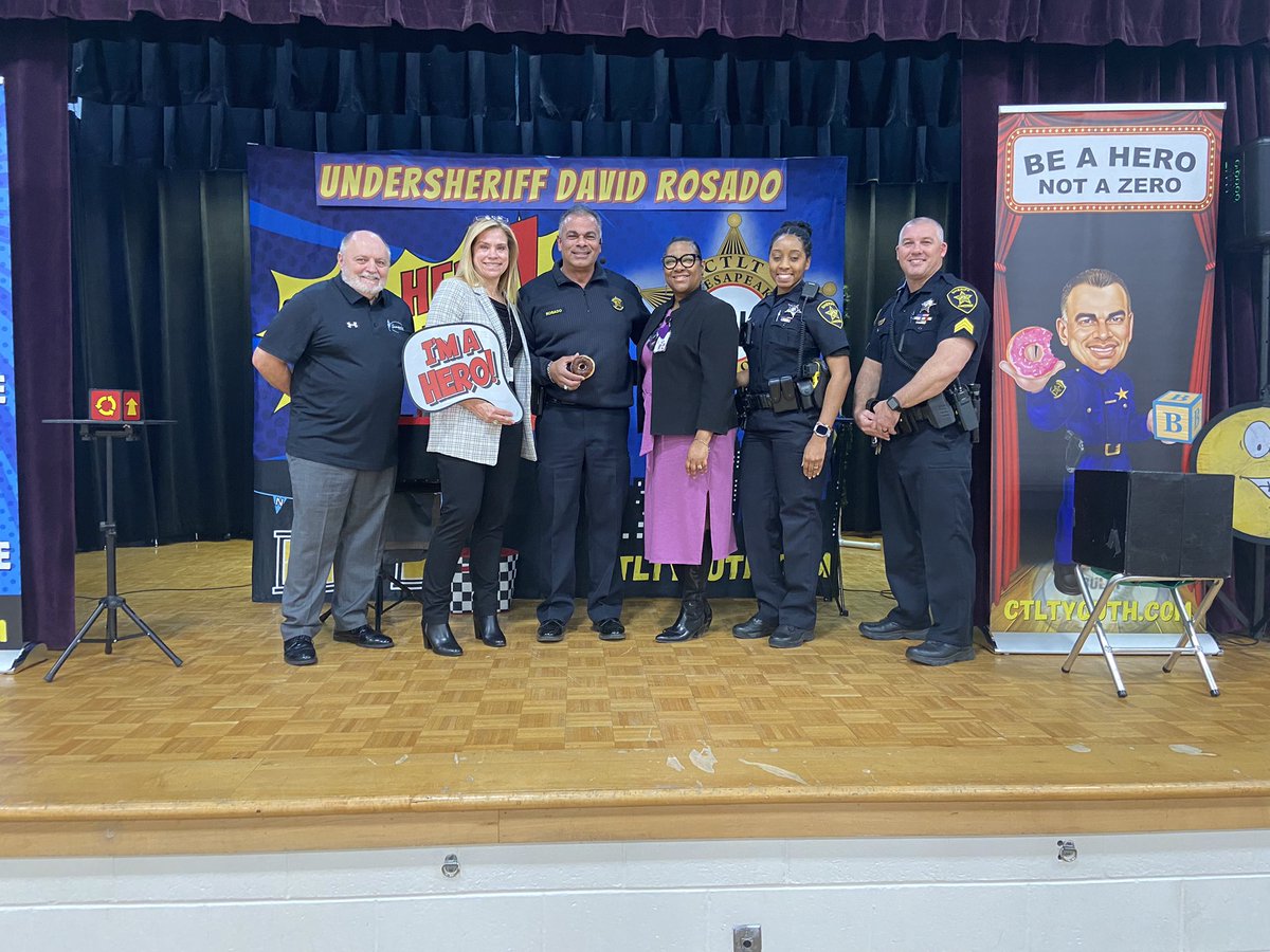 MichelleAFereb1's tweet photo. Our Super Hornets had a wonderful time yesterday. Under Sheriff Dave Rosado taught them how to be a Hero Not a Zero. The hive was also filled with special guests such as Deputy Johnson, Dr. Penny Schultz, School Board Member Mr. Norman Pool, Sergeant Pruitt, &amp; Deputy Granum💜 https://t.co/WxM9yiRqYB