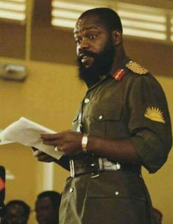 Biafran Head-of-State, Gen. Emeka Odumegwu Ojukwu, 36, gives his last speech before leaving for Côte d'Ivoire, January 9, 1970. Before leaving, he handed over power to his second in command, Gen. Philip Obong Effiong 

The full speech?  It's a Thread!

Retweet to educate someone