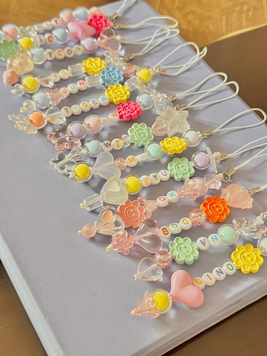 pcyshoo's tweet image. see you, carats! 👒⭐️🩷🌼🍊🩵