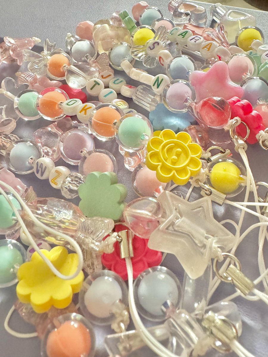 pcyshoo's tweet image. see you, carats! 👒⭐️🩷🌼🍊🩵