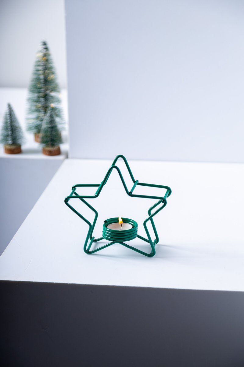 finehometr's tweet photo. Yıldızları evimize taşıdık! Yıldız şeklindeki tealight mumluklarıyla her anı parıltılı bir masala dönüştürün. 🌟 💫

#mumluk #dekorasyon #masasüsleri #mum #ışıltı #hediye #yılbaşıhediyesi #finehome https://t.co/4dXkpVPKRp