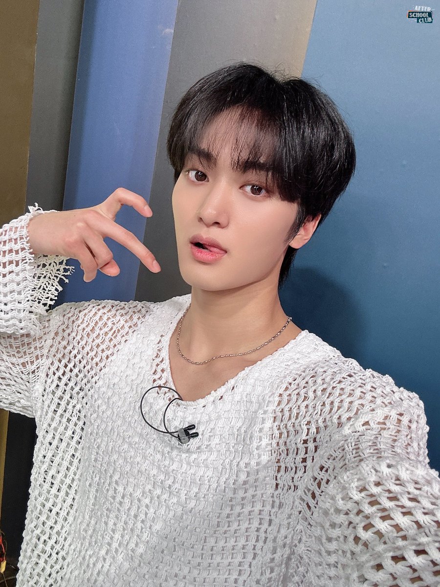 [MC]
⠀
새해에도 변함없이 귀여운 눈꽃송이들❄
오늘도 넘치는 에너지로
ASC를 이끌어간 짱엠씨즈 고생했습니다 🥹
다음 주에도 건강한 모습으로 만나요 ✨
⠀
<a href="/realaaronkwak/">아론 (AARON)</a> <a href="/CRAVITYstarship/">CRAVITY OFFICIAL</a>