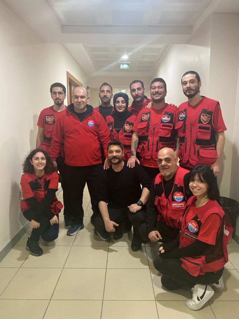 edak_org's tweet photo. Edirne Arama Kurtarma Ekibi olarak, Oğuzhan Uğur ve ekibine Deprem Özel Yayını’nda konuk olma fırsatını bize tanıdığı için teşekkür ederiz.
Saygılarımızla
@OguzhanUgur 
@BabalaTv 
@mevzularacik_m https://t.co/zcCFEzMmMQ