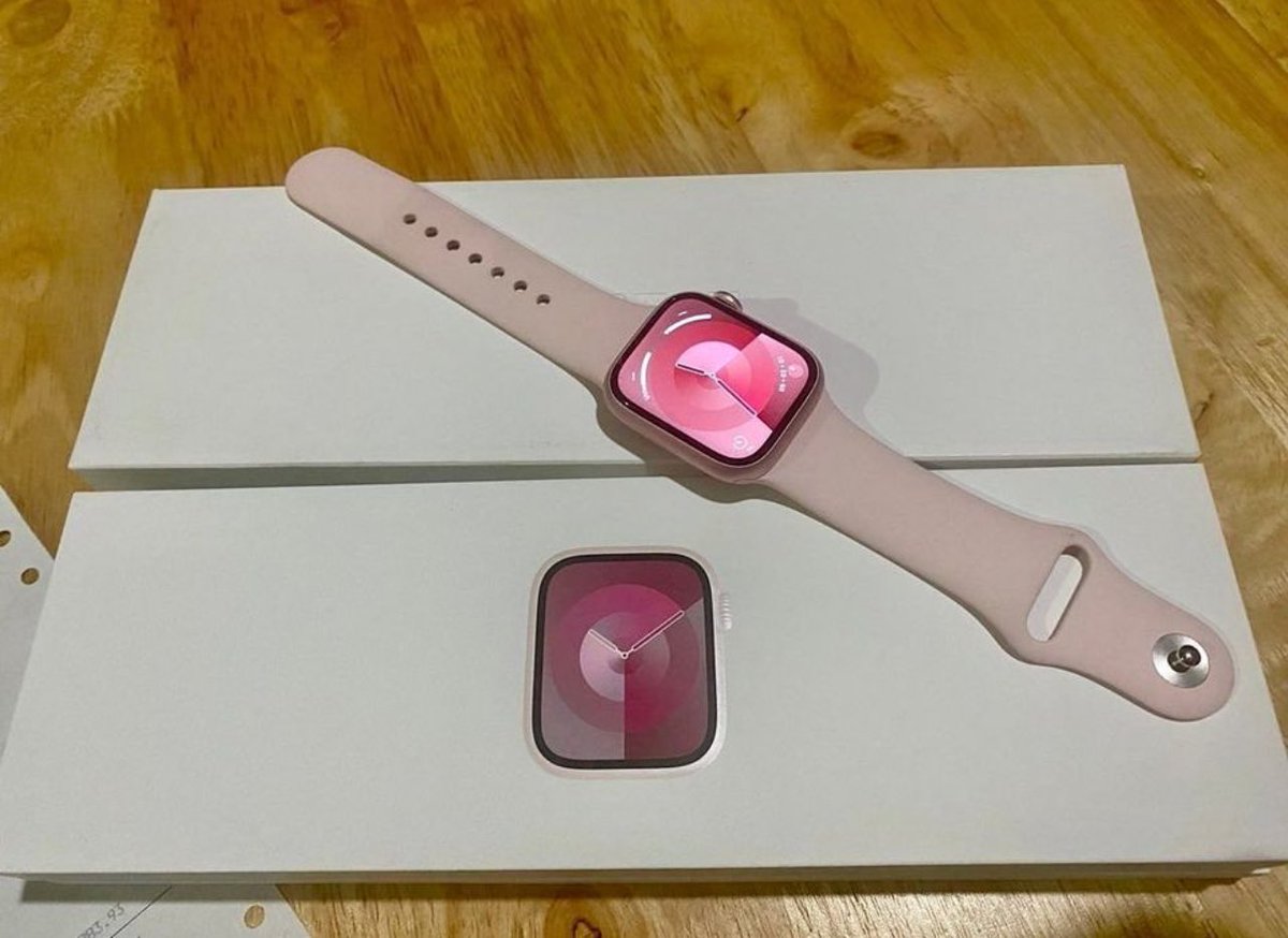 podtechph's tweet image. ✨ LATEST APPLE WATCH SERIES 9 ✨ ARE NOW AVAILABLE HERE ‼️

for only 1,999php 
✔️ complete accessories with free strap 
✔️ sealed &amp;amp; brandnew
✔️ colors available: silver, black, rose gold 

dm for inquiries 
📦 we ship nationwide via j&amp;amp;t