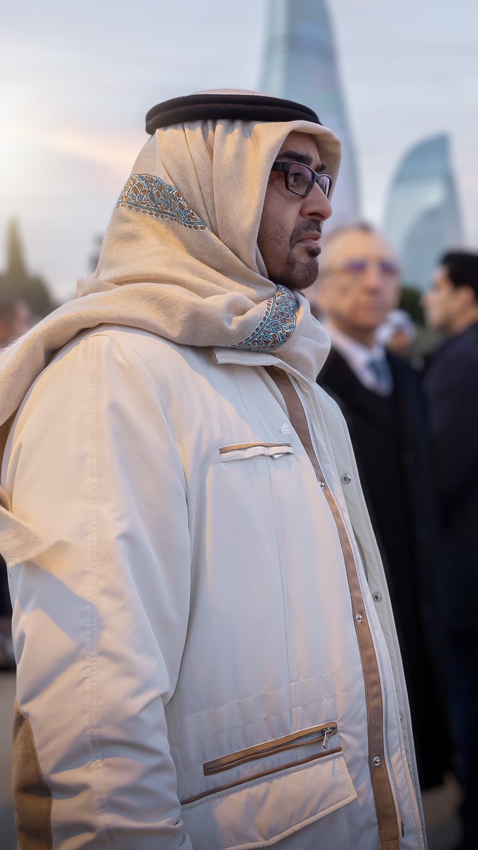 في إطار زيارة سموه الرسمية إلى أذربيجان .. رئيس الدولة يزور ضريح المؤسس وحديقة الشهداء في باكو.