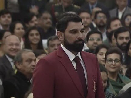 surya_14kumar's tweet photo. Congratulations @MdShami11 bhai on receiving such a great honour! Very well deserved 👏
So happy and proud of you! 🇮🇳🙌 https://t.co/FeusrTPOI2