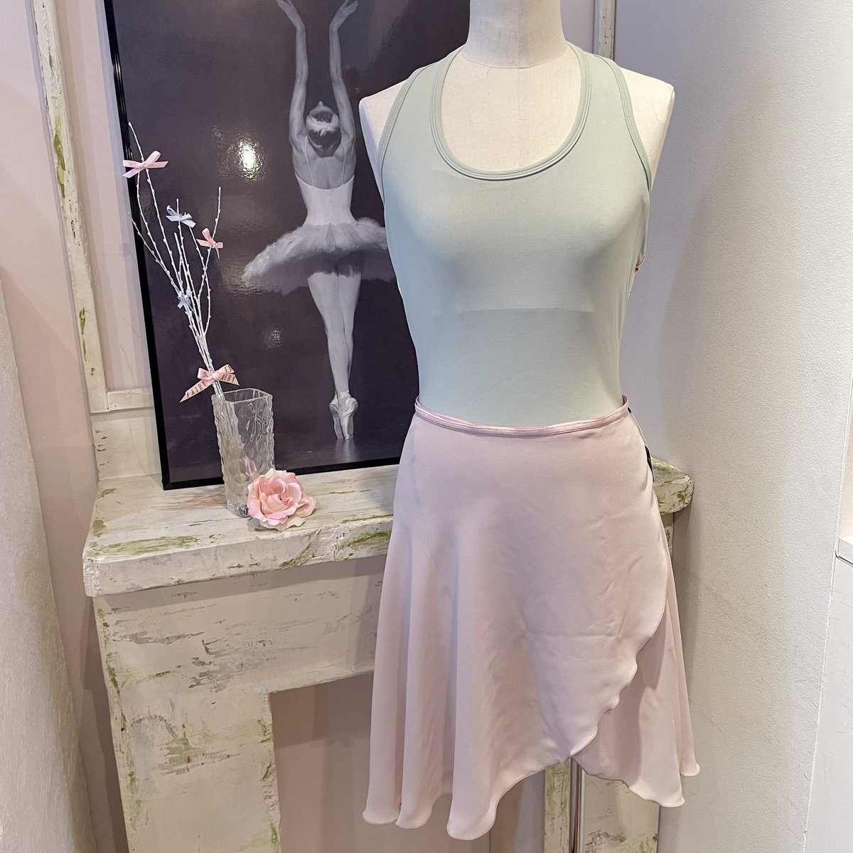 balletshopFAIRY's tweet photo. 🌟New Item🌟

🎗ペアージョーゼットスカート(Ai Loves)

Ai Lovesより、新しいデザインのスカートが入荷いたしました💫

リボンのベロア生地がコーデのアクセントになります💕

こちらは店頭にて先行発売中でございます✨
皆さまのご来店を心よりお待ちしております🩰

#バレエ #スカート #AiLoves https://t.co/qJ8fFmv54S