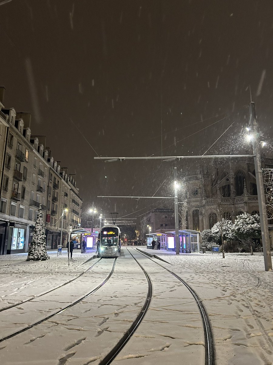 Hello Caen tweet media