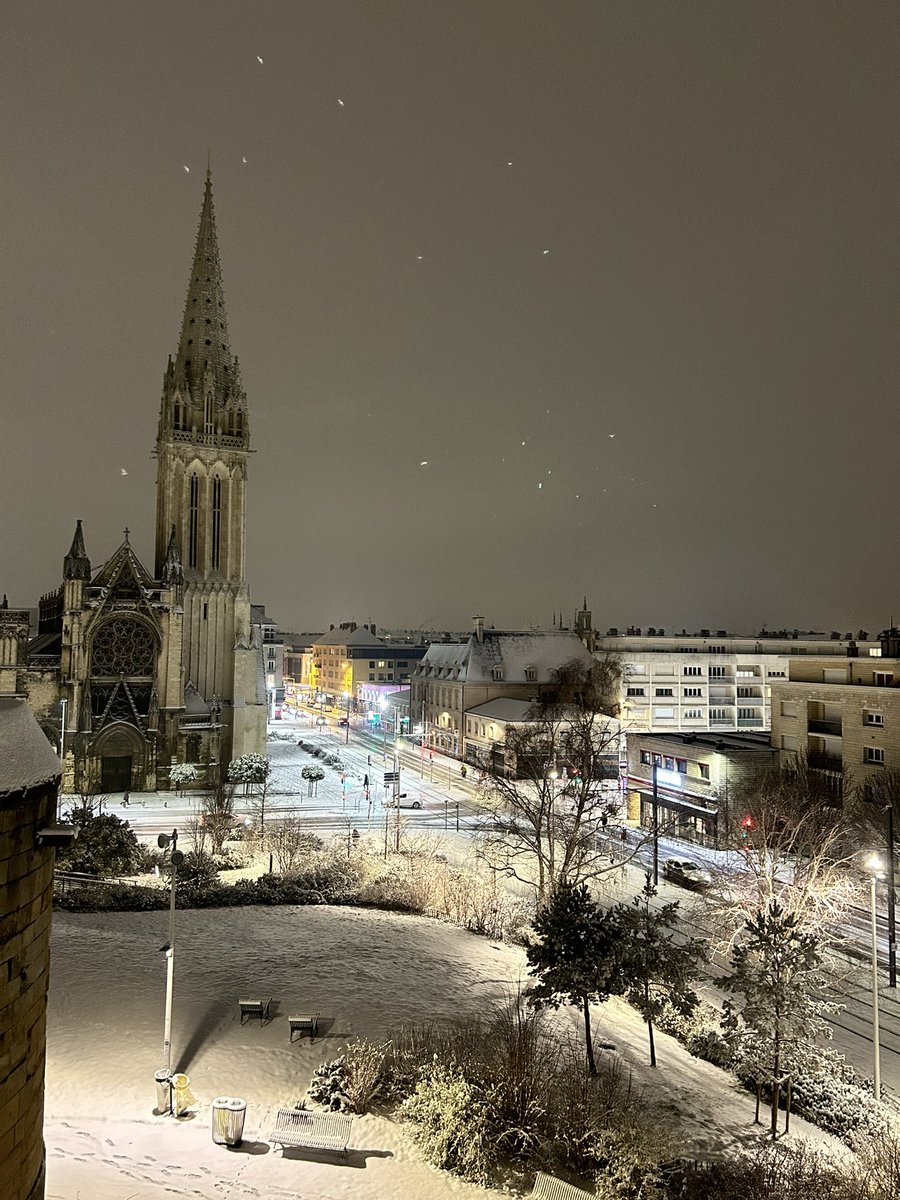 Hello Caen tweet media